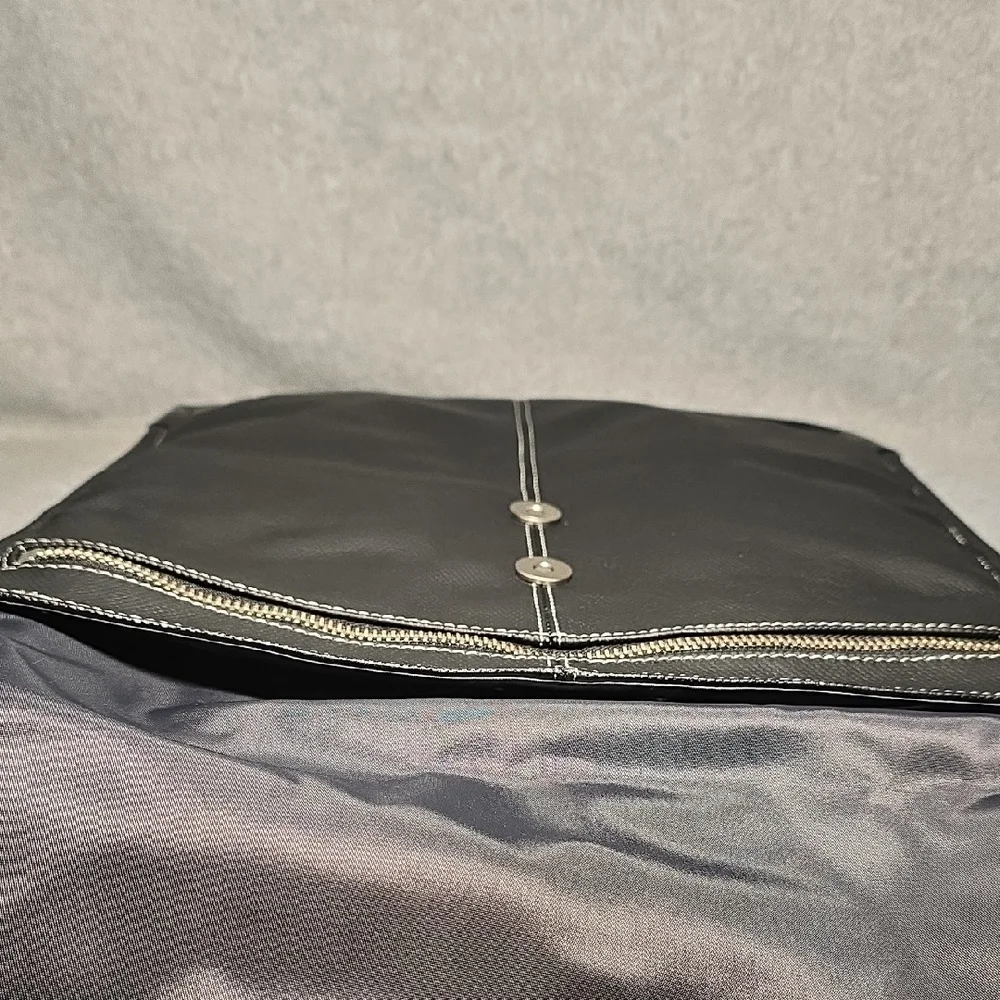 Malcolm Fontier The Entertainer Black Messenger Bag - Picture 5 of 11
